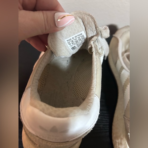 Used Men’s Adidas shoes - cream/ grey- size 7 - Picture 8 of 12